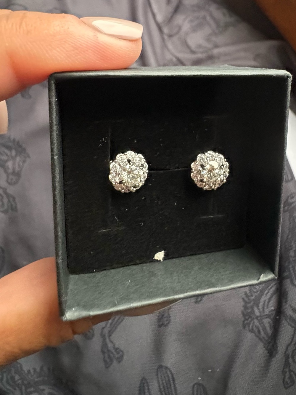 Classic Silver-Tone moissanite Cluster Stud Earrings - Sparkling White